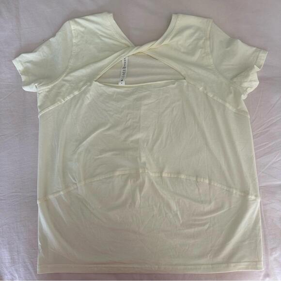 Lululemon Athletica Back in Action Tee *Back Twist - Picture 3 of 3